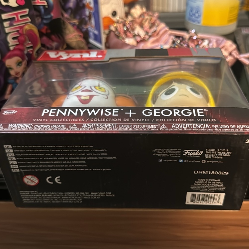 NIB Vynl. Pennywise and Georgie Vinyl Collectibles  2017 Funko - Picture 4 of 4